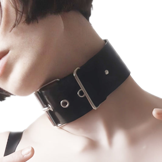 MONNIK | Obsidian Series: Latex choker silver gold hardware - Detail view - MONNIK Obsidian Collection